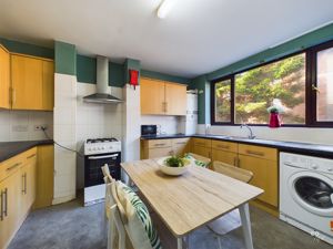 kitchen - click for photo gallery